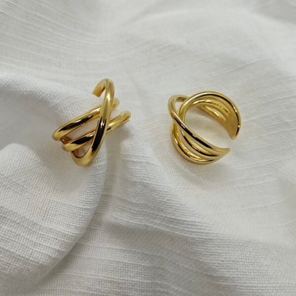 Size 10 gold-plated stainless steel crossover ring. Modern, durable, and hypoallergenic