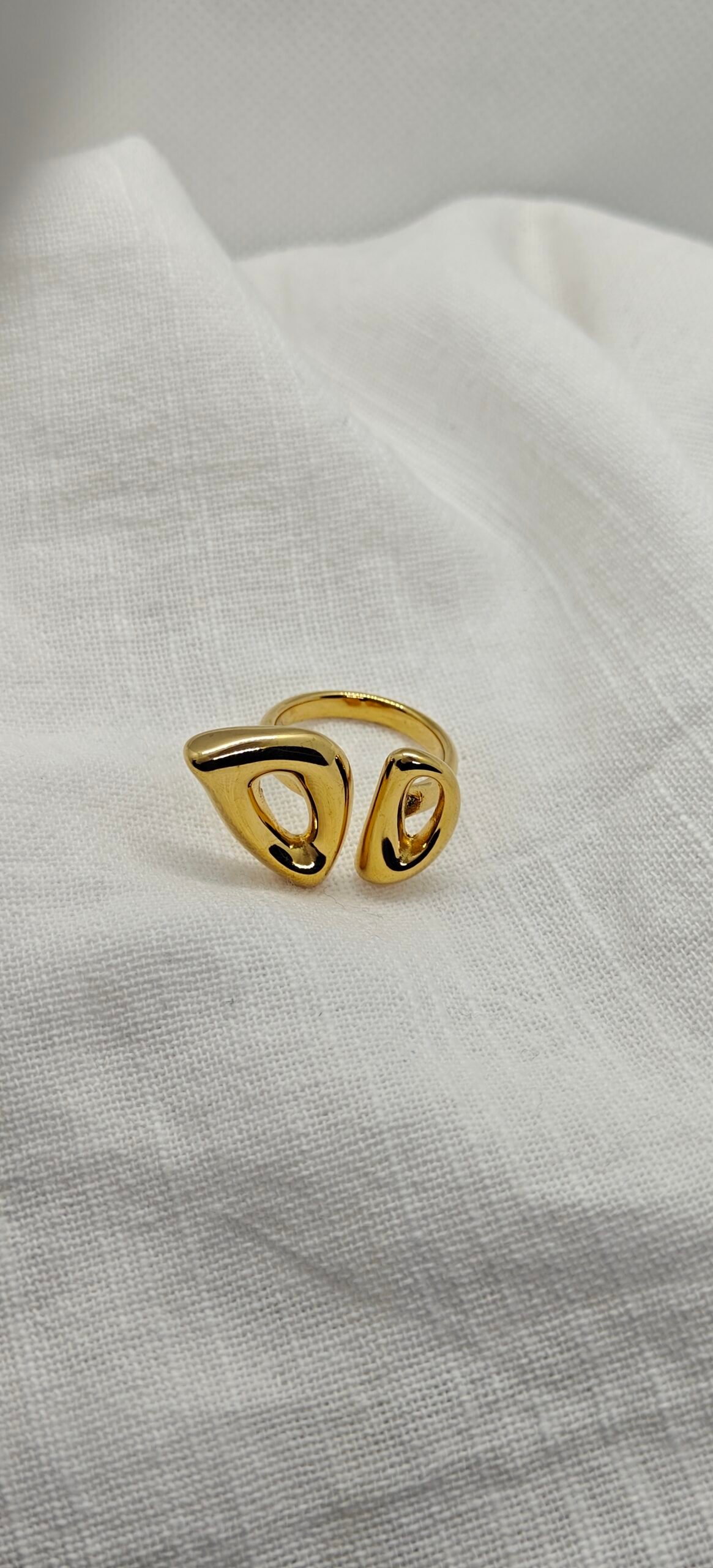 Size 8 abstract gold stainless steel ring modern open shape