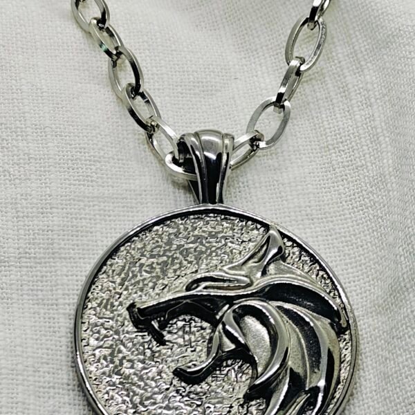 “Wolf head stainless steel pendant necklace with 24