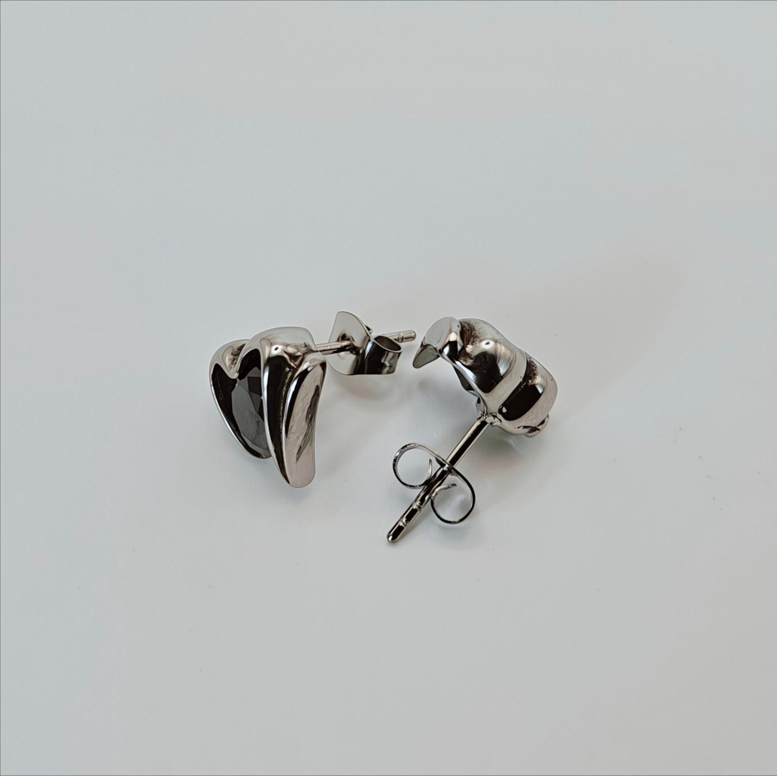 Raven Claw Black Zircon Stud Earrings - Image 3