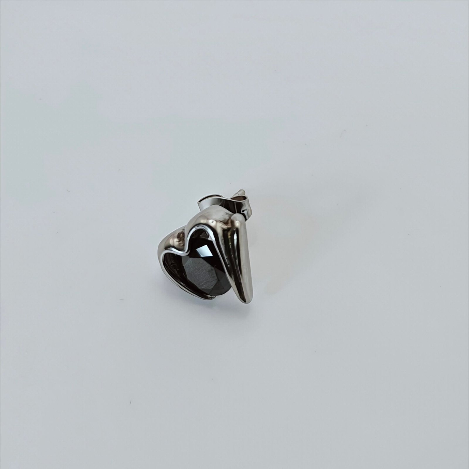 Raven Claw Black Zircon Stud Earrings - Image 4