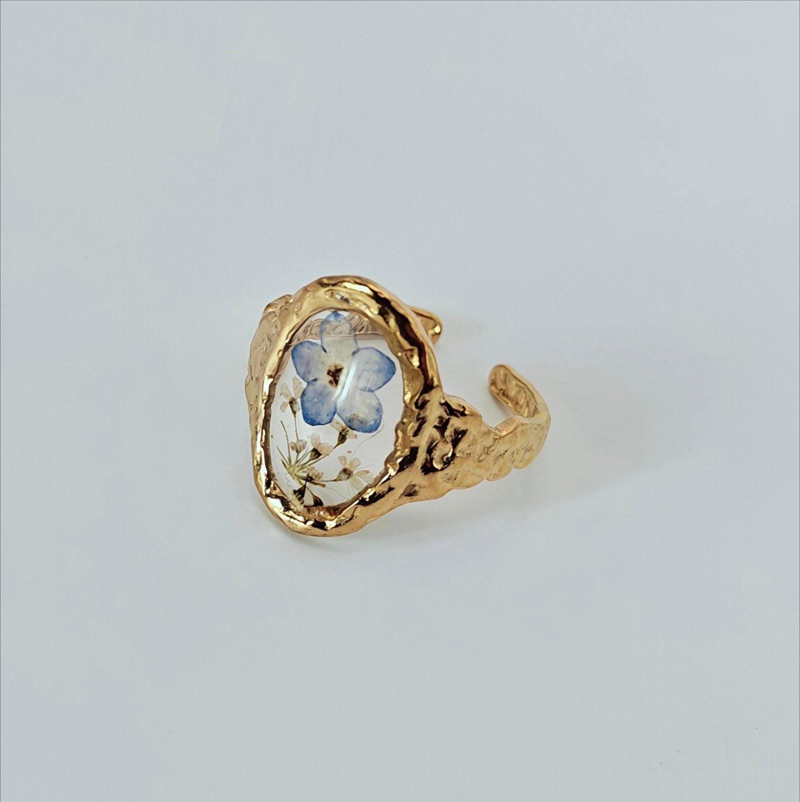 Size 10 Gold-tone floral statement ring showing textured frame and open-band design